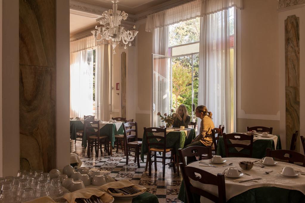Hotel Byron Венеция-Лидо Экстерьер фото